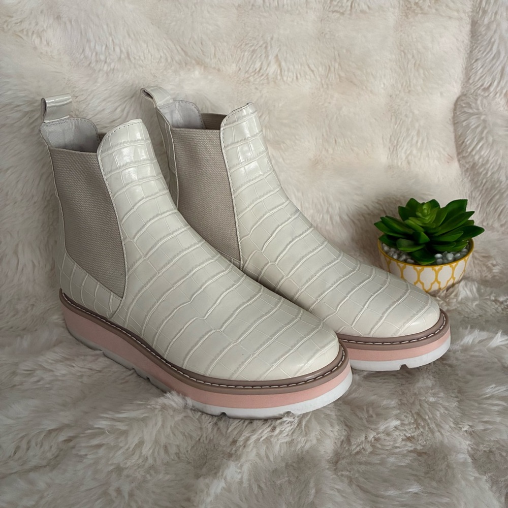 Dolce Vita Women's Tazmin Croc Embossed Platform Ankle Chelsea Boots Ivory 9.5